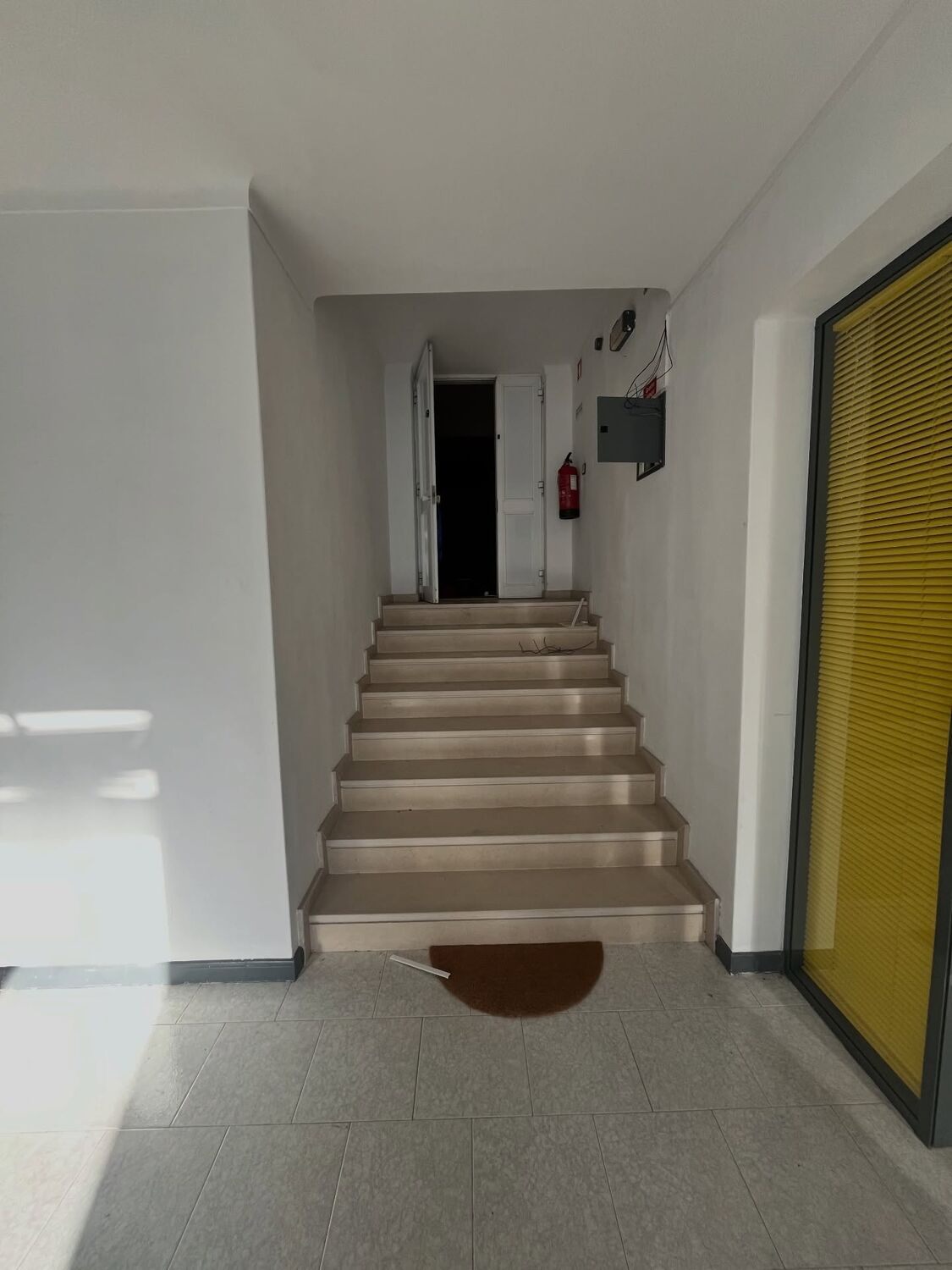 Escadaria interior de acesso ao piso superior